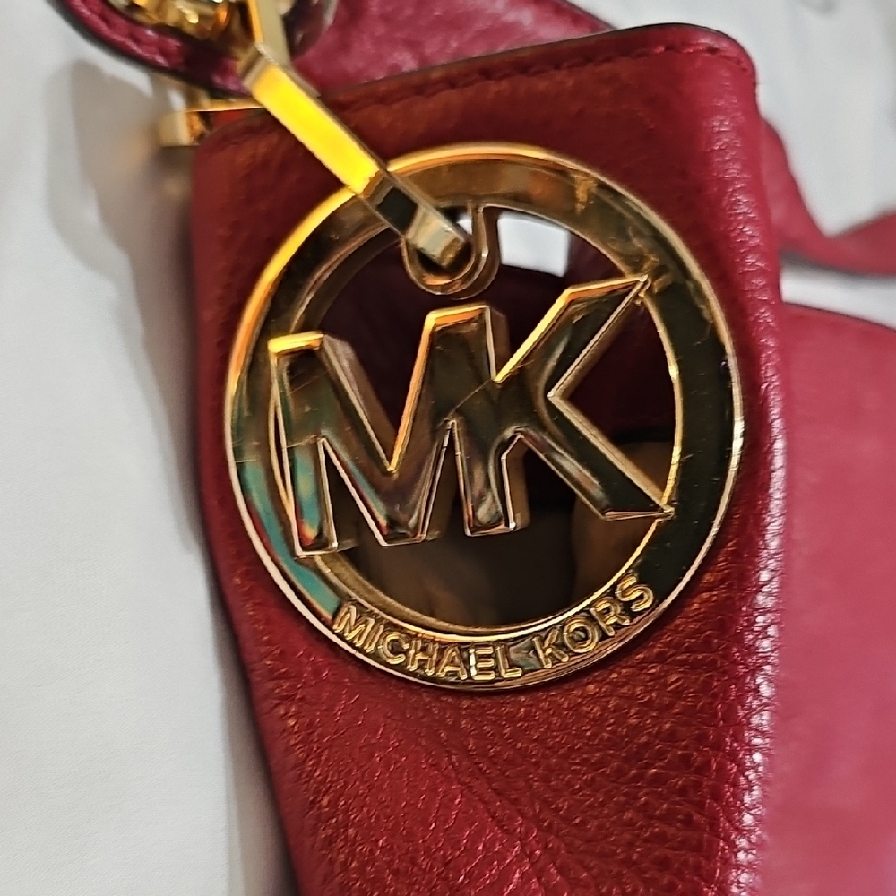 Michael Kors Red Pebbled Leather Shoulder Bag with Gold Hardware - Picture 2 of 9